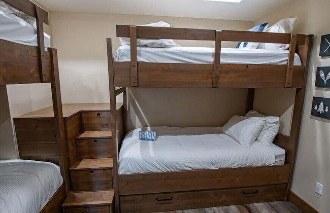 Snow Creek Cabins by Fernie Lodging Co. - Photo 41