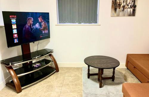 Ibiza Royale -Sleeps 6-Free Parking -Wi-Fi - Foto 4