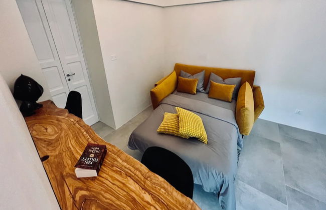 Tiny Townhouse In The Historic Centre - Photo 5