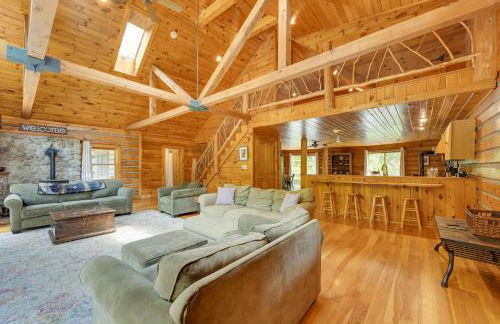 A-Frame Log Home with Game Room Near Lake George! - Foto 9