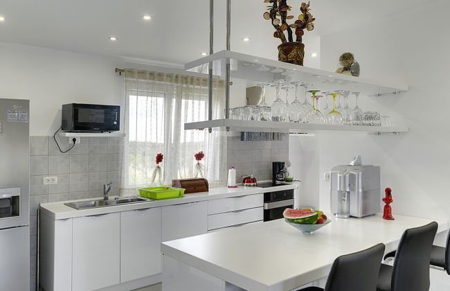 Modern Holiday Home With Pool in Bratulici - Foto 10