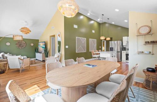 Boho 5BR Modern Villa w Hot Tub, Grill, Patio and Backyard - Foto 1