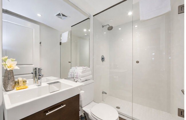 Downtown Toronto 2 Bedroom Suite Near Business District, U of T, UHN Hospitals - Foto 8