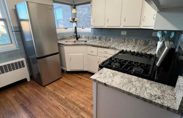 Cozy and Spacious 2br near Chicago fast wifi fully equipped sleeps 6 - Foto 4