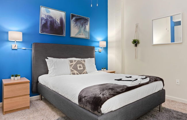 City Center Apartment, Walk Everywhere, Wifi - Photo 2