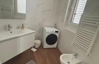 Grazioso appartamento Peschiera Borromeo a 10 minuti in auto da Milano, aeroporto Linate e ospedale Cardiologico e di San Donato - Photo 12