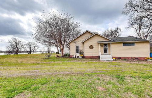 Walk to Lake Chicot Cottage with Yard and Views! - Foto 26