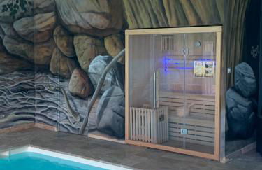 Logement @ 10 personnes avec piscine intérieure 31 degrés zoo de la FLECHE 24 h du Mans - Photo 2