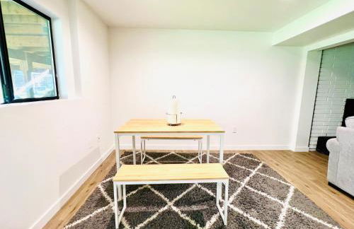 Charming 2-bedroom and 1 Full bath basement apartment with WiFi and AC in lovely Edmonds - Photo 11