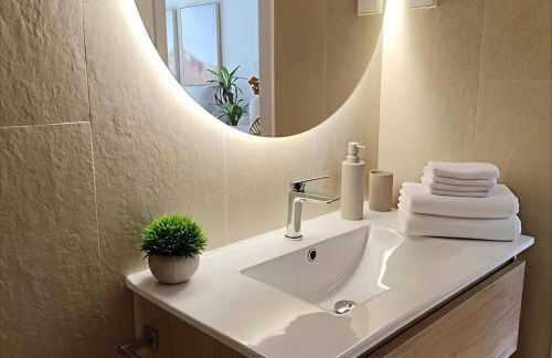 Luxury UCAM Studio, Desk and High Speed WiFi - Foto 3