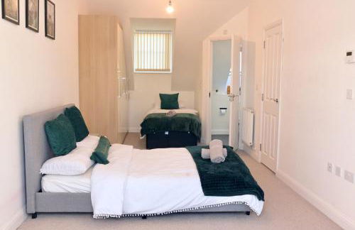 Modern house in City Centre with private parking and gated property - Foto 6