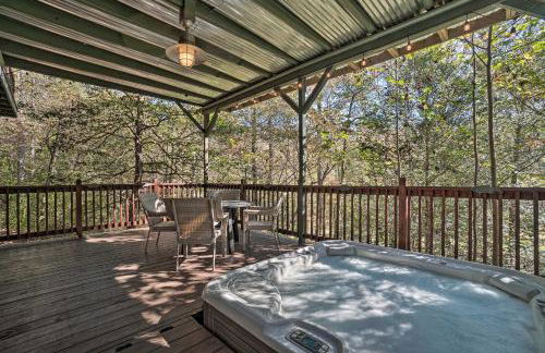 Riverfront Tallulah Falls Cabin with Hot Tub! - Foto 1