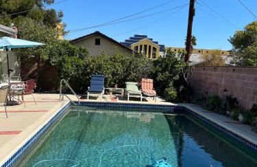 Pool Front Romantic Getaway withPrivate Entry - Foto 38