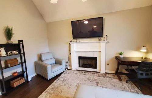 Lovely 5 Bedrooms, 3 Full Baths Home Near Parks! - Foto 2