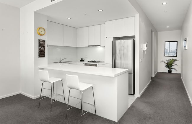 Waterfront Melbourne Apartments - Photo 34