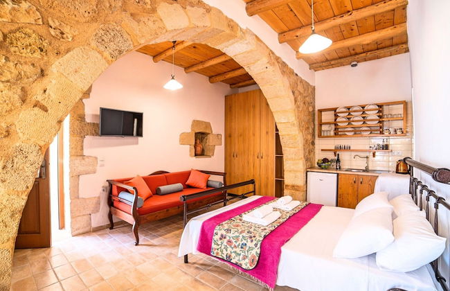 Venetian Mansion, 2 Separate Houses, Heated Pool in Kastellos, North-west Coast - Foto 2