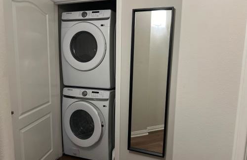 Spacious 1bdrm apartment 10 mins to Cedars-Sinai by car FREE Parking, King bed - Photo 37