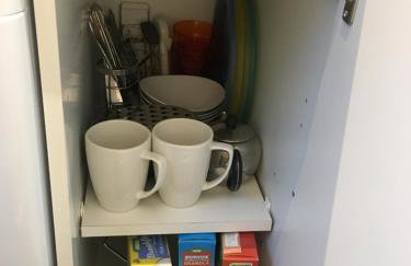 Ensuite room with micro, fridge, washer drier - Foto 9