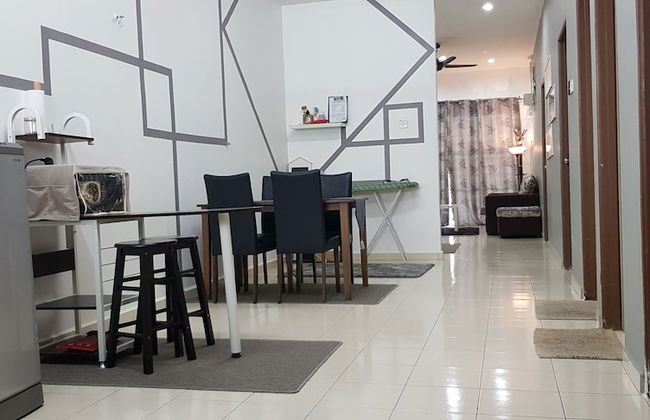 Fahaz Lumut Homestay - Photo 8