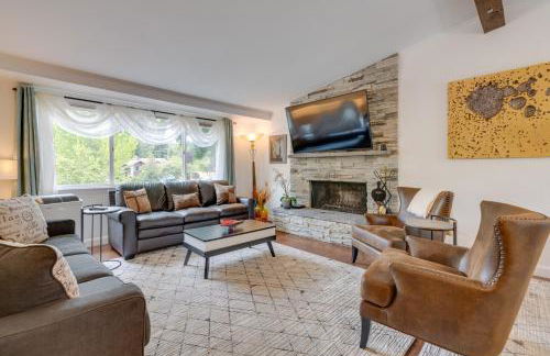 1 Mi to Lake, Shared Hot Tub! Kenmore Retreat - Foto 1