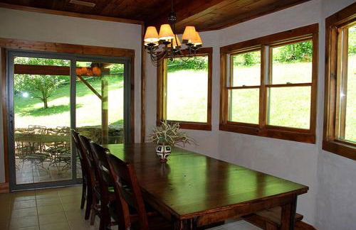 Rustic Log Cabin Rental with a Hot Tub near Asheville, North Carolina - Foto 9