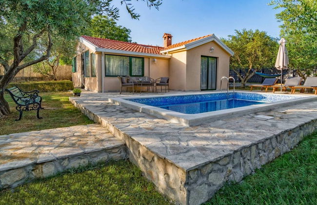 Hidden Gem Holiday Home With Pool in Kastel Stafilic - Foto 24