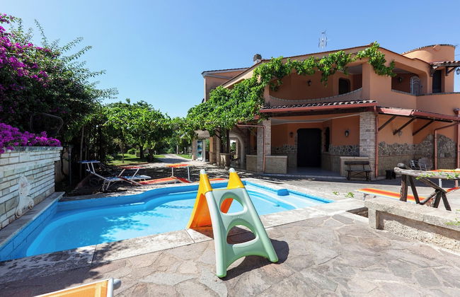 Villa Erika with private pool and garden - Foto 1