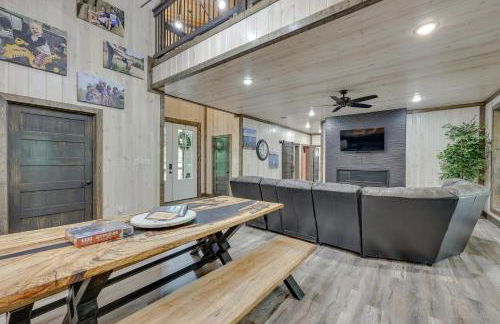 Playground and Pool Table Fun! Broken Bow Retreat - Foto 11