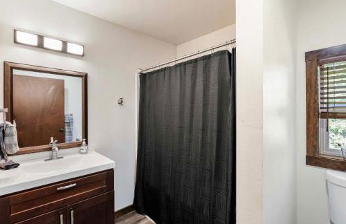 Lakefront Washington Home with Private Pool and Sauna - Foto 16