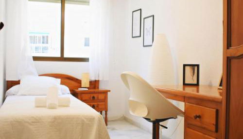 Amplio y luminoso apartamento cerca del centro y la playa con piscina y parking privado - Foto 4