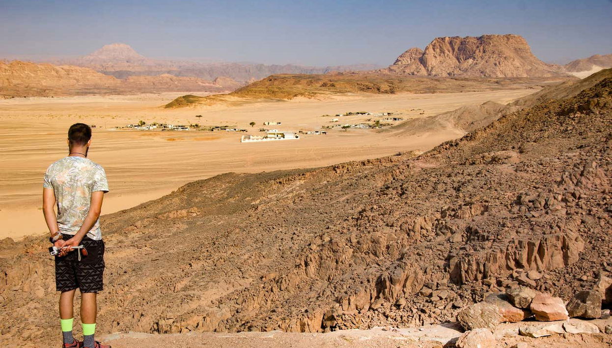 Contempler le désert du Sinaï