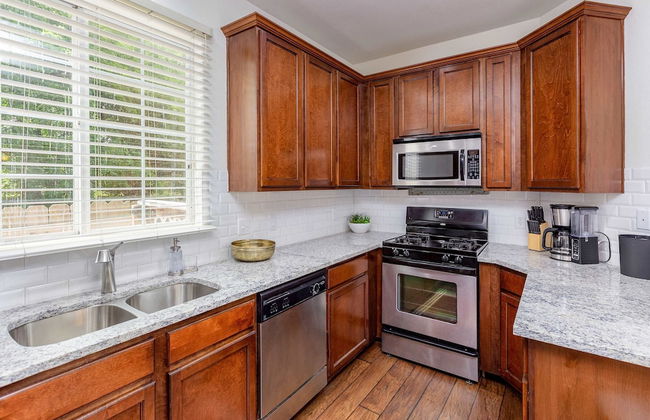 Upstay - 2-home Complex in Govalle for 18ppl - Photo 12