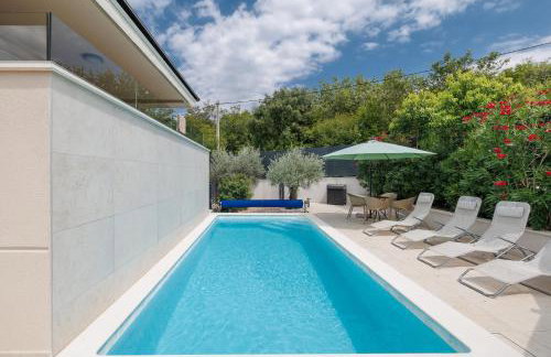 Lulani Soline Pool Apartment - Photo 6