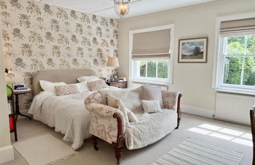 Tranquil Seaside Cottage by NewFo - Photo 3