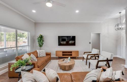 Boho Chic Home w Backyard Paradise - Pool + Grill - Foto 9