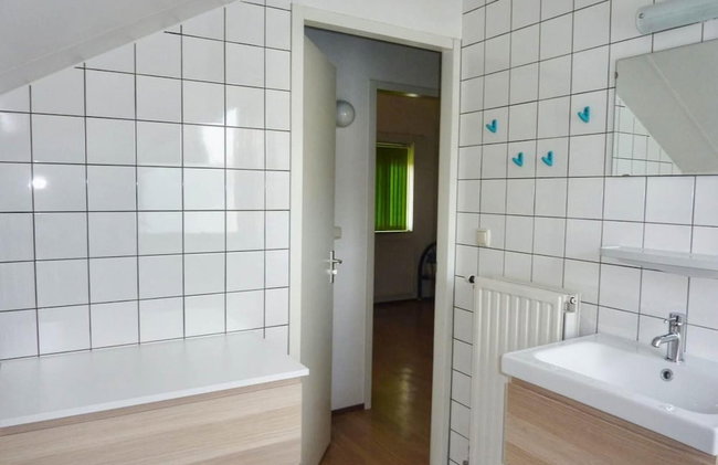 Nice Holiday Home Near Beach - Photo 13