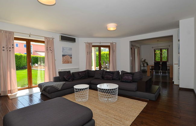 Sophisticated and Chic Villa With Pool - Foto 23