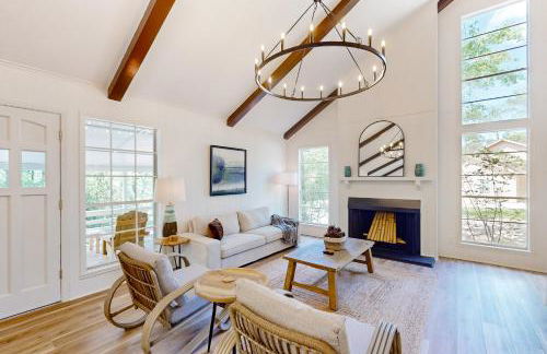 6 Mi to Lake Brookeland Home with Treehouse Vibes - Photo 7