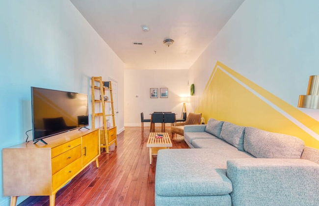 Stairway 3BR Apt w W D Ideal for Groups - Foto 14