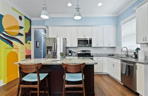 Fun & Renovated Artsy Downtown Apt Dog Friendly with Fully Fenced Backyard and Private Parking - Foto 14