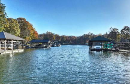 Lakefront Home Private Dock, Tiki Bar, Firepit Shore to Please by Avantstay - Foto 21