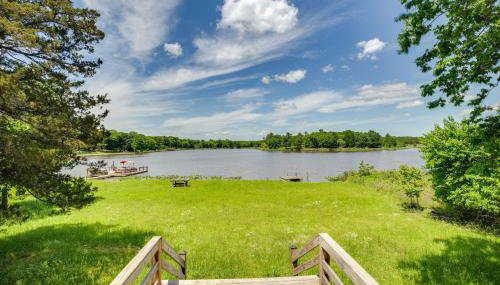 Cabin on Lake Raymond Gary with Dock, Grill and Views! - Foto 3