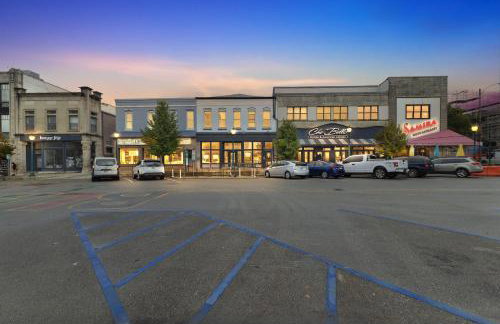 Stylish Downtown Unit with Historic Charm apts - Foto 31