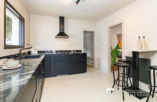 Villa Caliza in Cunit with Private Pool and large garden - air conditioning in bedroom - Photo 15