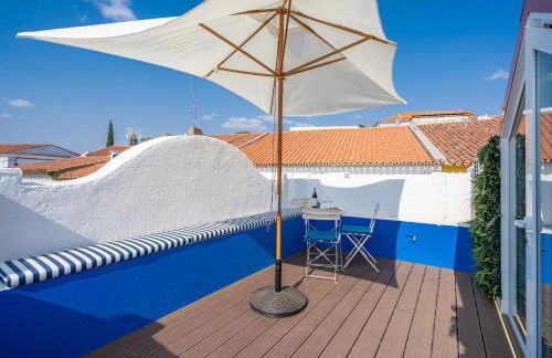 Host Wise - Elegant Loft with Historic Charm & Terrace - Foto 14