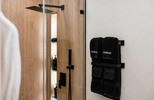 Luxury Miami Pool House Private Backyard Oasis Near Wynwood and Miami International Airport - Photo 20