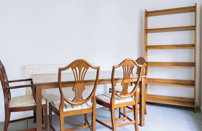 Snug & Serene 2BD Flat - Roseburn - Photo 24