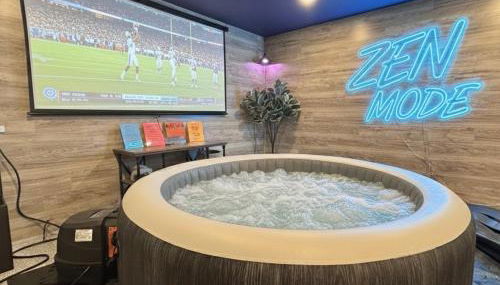 HeartOfRockfrd/NEXPlayground/IndoorHotTub/GameRoom - Foto 2