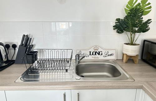 Cozy Family House 10 min from Manchester Airport - Photo 31