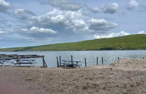 Lakeside Condo with plenty of amenities close to Bristol Mountain - permit - 2024-0018 - Foto 18